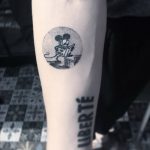 Фото рисунка Тату Микки Маус 20.11.2018 №013 - Tattoo Mickey Mouse - tattoo-photo.ru