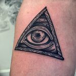 фото рисунка тату глаз в треугольнике 27.11.2018 №040 - tattoo of eyes - tattoo-photo.ru