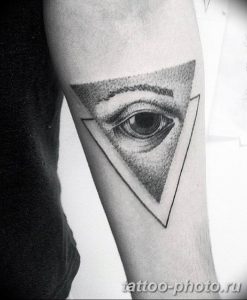 фото рисунка тату глаз в треугольнике 27.11.2018 №045 - tattoo of eyes - tattoo-photo.ru