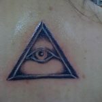 фото рисунка тату глаз в треугольнике 27.11.2018 №118 - tattoo of eyes - tattoo-photo.ru