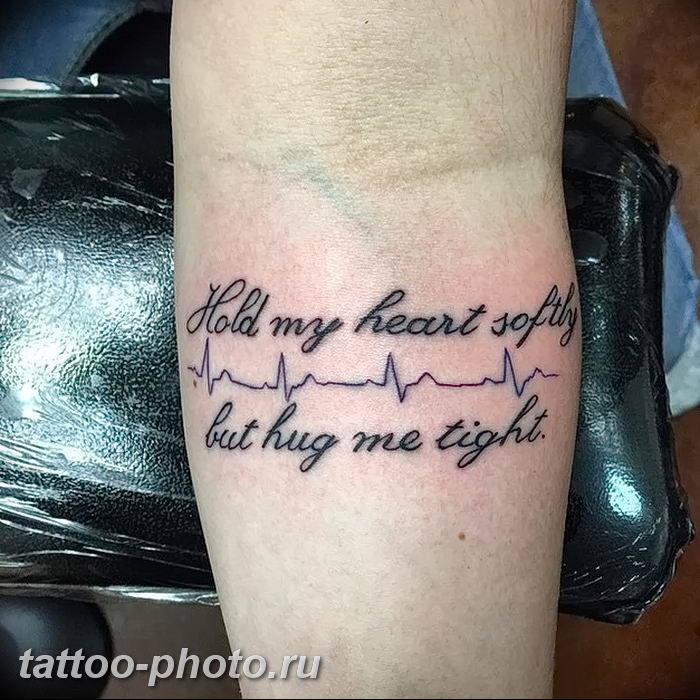 тату пульс на запястье. Beat tattoo. тату пульс на запястье. Beat tattoo. тату сердечный ритм.