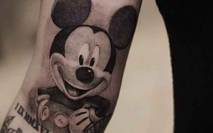 Фото рисунка Тату Микки Маус 20.11.2018 №031 - Tattoo Mickey Mouse - tattoo-photo.ru
