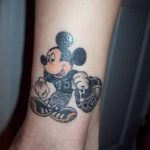 Фото рисунка Тату Микки Маус 20.11.2018 №067 - Tattoo Mickey Mouse - tattoo-photo.ru