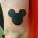 Фото рисунка Тату Микки Маус 20.11.2018 №114 - Tattoo Mickey Mouse - tattoo-photo.ru
