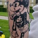 Фото рисунка Тату Микки Маус 20.11.2018 №161 - Tattoo Mickey Mouse - tattoo-photo.ru