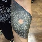 Фото рисунка тату круг 22.11.2018 №092 - photo tattoo circle - tattoo-photo.ru