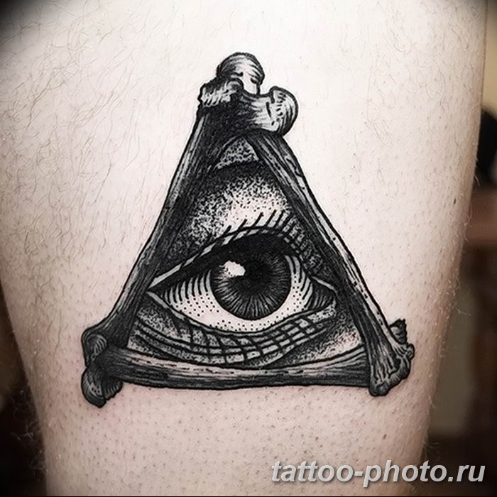 Татуировка пирамида