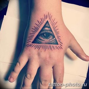 фото рисунка тату глаз в треугольнике 27.11.2018 №018 - tattoo of eyes - tattoo-photo.ru