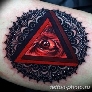 фото рисунка тату глаз в треугольнике 27.11.2018 №042 - tattoo of eyes - tattoo-photo.ru