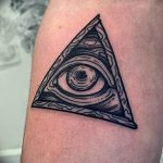 фото рисунка тату глаз в треугольнике 27.11.2018 №047 - tattoo of eyes - tattoo-photo.ru