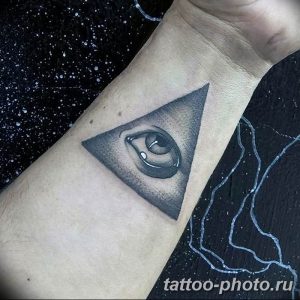фото рисунка тату глаз в треугольнике 27.11.2018 №050 - tattoo of eyes - tattoo-photo.ru