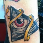 фото рисунка тату глаз в треугольнике 27.11.2018 №069 - tattoo of eyes - tattoo-photo.ru