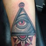 фото рисунка тату глаз в треугольнике 27.11.2018 №089 - tattoo of eyes - tattoo-photo.ru