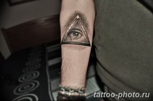 фото рисунка тату глаз в треугольнике 27.11.2018 №120 - tattoo of eyes - tattoo-photo.ru