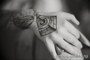фото рисунка тату глаз в треугольнике 27.11.2018 №129 - tattoo of eyes - tattoo-photo.ru