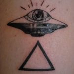 фото рисунка тату глаз в треугольнике 27.11.2018 №138 - tattoo of eyes - tattoo-photo.ru