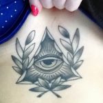 фото рисунка тату глаз в треугольнике 27.11.2018 №142 - tattoo of eyes - tattoo-photo.ru