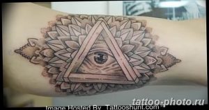 фото рисунка тату глаз в треугольнике 27.11.2018 №173 - tattoo of eyes - tattoo-photo.ru
