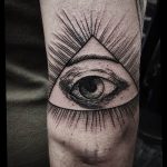 фото рисунка тату глаз в треугольнике 27.11.2018 №187 - tattoo of eyes - tattoo-photo.ru