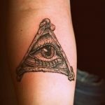 фото рисунка тату глаз в треугольнике 27.11.2018 №227 - tattoo of eyes - tattoo-photo.ru