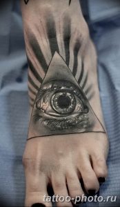 фото рисунка тату глаз в треугольнике 27.11.2018 №248 - tattoo of eyes - tattoo-photo.ru