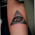 фото рисунка тату глаз в треугольнике 27.11.2018 №273 - tattoo of eyes - tattoo-photo.ru