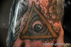 фото рисунка тату глаз в треугольнике 27.11.2018 №282 - tattoo of eyes - tattoo-photo.ru