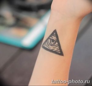 фото рисунка тату глаз в треугольнике 27.11.2018 №287 - tattoo of eyes - tattoo-photo.ru