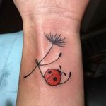 фото идея тату божья коровка 22.12.2018 №053 - photo ladybug tattool- tattoo-photo.ru
