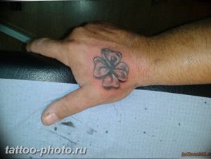 фото тату клевер четырехлистный 24.12.2018 №067 - four leaf clover tattoo - tattoo-photo.ru