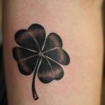фото тату клевер четырехлистный 24.12.2018 №141 - four leaf clover tattoo - tattoo-photo.ru