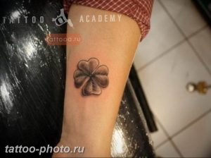 фото тату клевер четырехлистный 24.12.2018 №192 - four leaf clover tattoo - tattoo-photo.ru