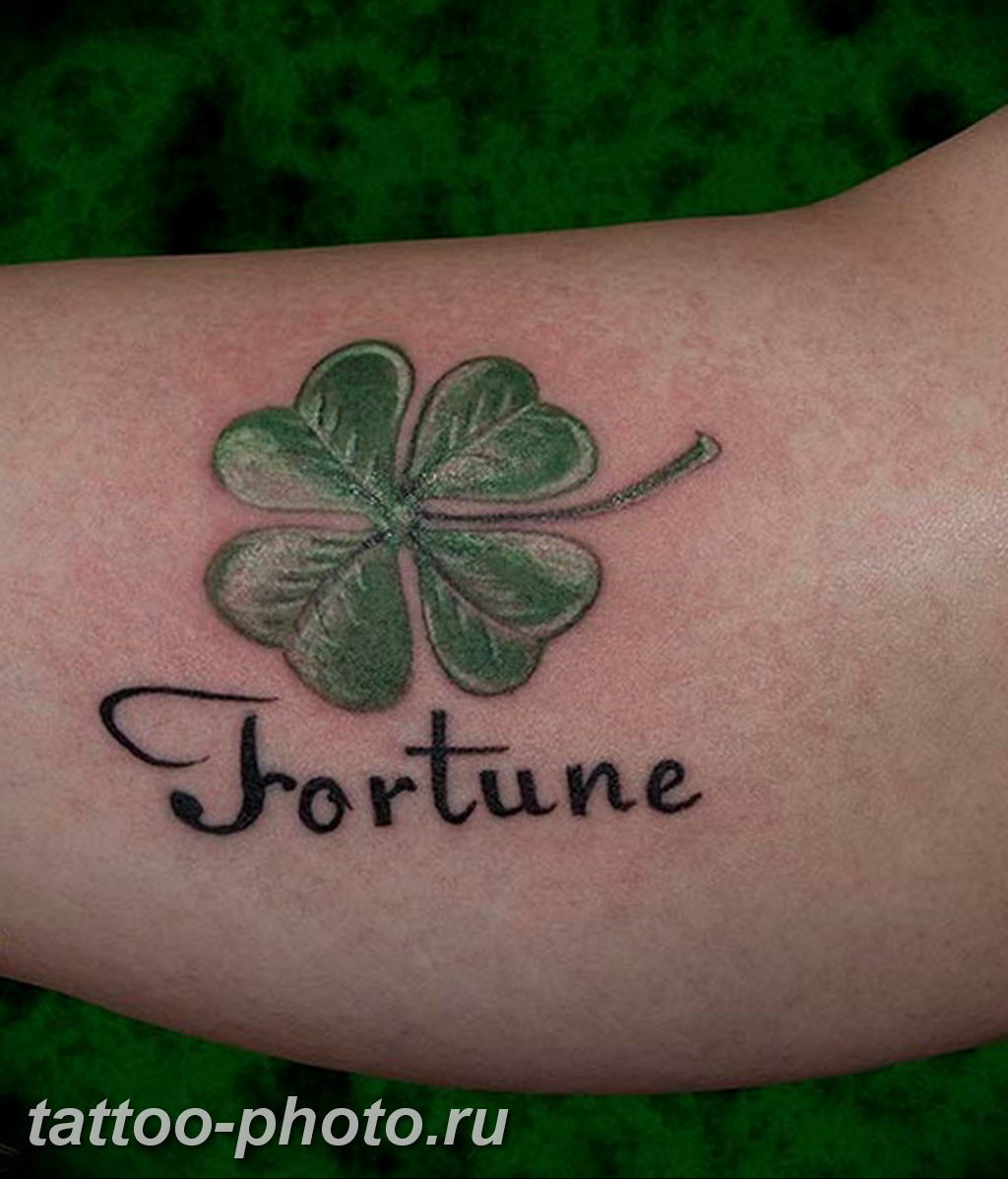 Symbols of luck. Тату Клевер четырехлистный. Четырёхлистный Клевер символ тату. Пятилистный Клевер тату эскизы. Четырёхлистный Клевер тату для женщин.