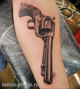 фото тату револьвер 24.12.2018 №322 - photo tattoo revolver - tattoo-photo.ru