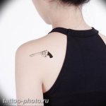 фото тату револьвер 24.12.2018 №327 - photo tattoo revolver - tattoo-photo.ru