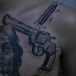 фото тату револьвер 24.12.2018 №343 - photo tattoo revolver - tattoo-photo.ru