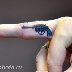 фото тату револьвер 24.12.2018 №394 - photo tattoo revolver - tattoo-photo.ru