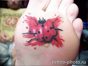 фото идея тату божья коровка 22.12.2018 №112 - photo ladybug tattool- tattoo-photo.ru
