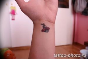 фото идея тату божья коровка 22.12.2018 №116 - photo ladybug tattool- tattoo-photo.ru