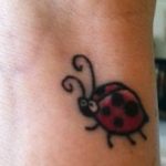 фото идея тату божья коровка 22.12.2018 №211 - photo ladybug tattool- tattoo-photo.ru