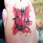 фото идея тату божья коровка 22.12.2018 №322 - photo ladybug tattool- tattoo-photo.ru