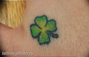 фото тату клевер четырехлистный 24.12.2018 №040 - four leaf clover tattoo - tattoo-photo.ru