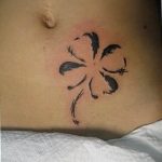 фото тату клевер четырехлистный 24.12.2018 №042 - four leaf clover tattoo - tattoo-photo.ru