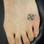 фото тату клевер четырехлистный 24.12.2018 №047 - four leaf clover tattoo - tattoo-photo.ru