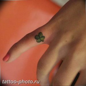 фото тату клевер четырехлистный 24.12.2018 №052 - four leaf clover tattoo - tattoo-photo.ru