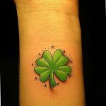 фото тату клевер четырехлистный 24.12.2018 №054 - four leaf clover tattoo - tattoo-photo.ru