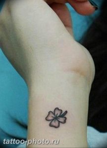 фото тату клевер четырехлистный 24.12.2018 №075 - four leaf clover tattoo - tattoo-photo.ru