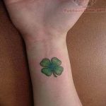 фото тату клевер четырехлистный 24.12.2018 №085 - four leaf clover tattoo - tattoo-photo.ru