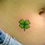 фото тату клевер четырехлистный 24.12.2018 №087 - four leaf clover tattoo - tattoo-photo.ru