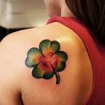 фото тату клевер четырехлистный 24.12.2018 №139 - four leaf clover tattoo - tattoo-photo.ru
